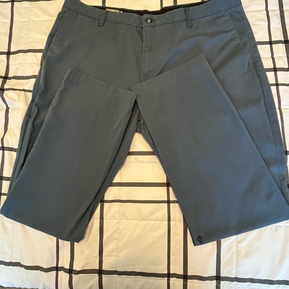 Volcom Men’s Pants. Size 42    100% cotton 40% polyester. 34” inseam